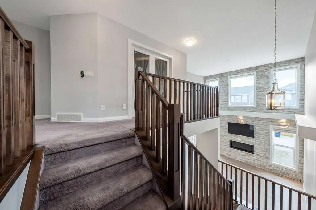 435 Evansglen Drive NW Calgary AB T3P 0P6