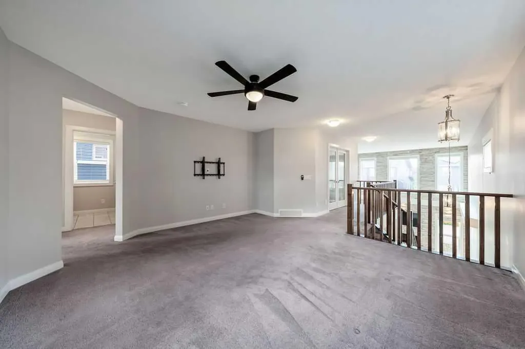 435 Evansglen Drive NW Calgary AB T3P 0P6