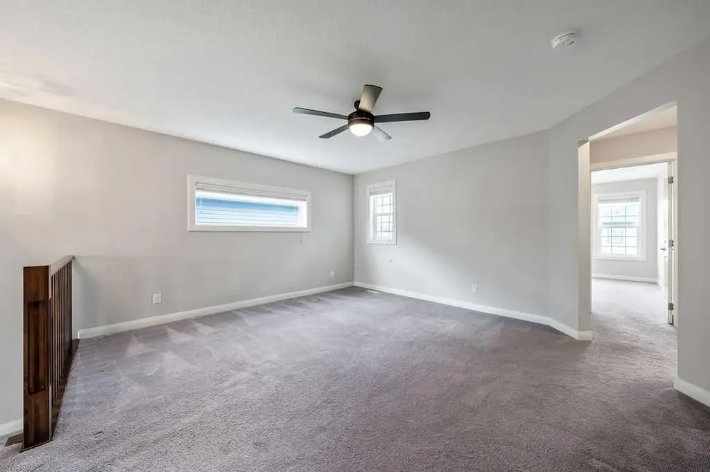 435 Evansglen Drive NW Calgary AB T3P 0P6
