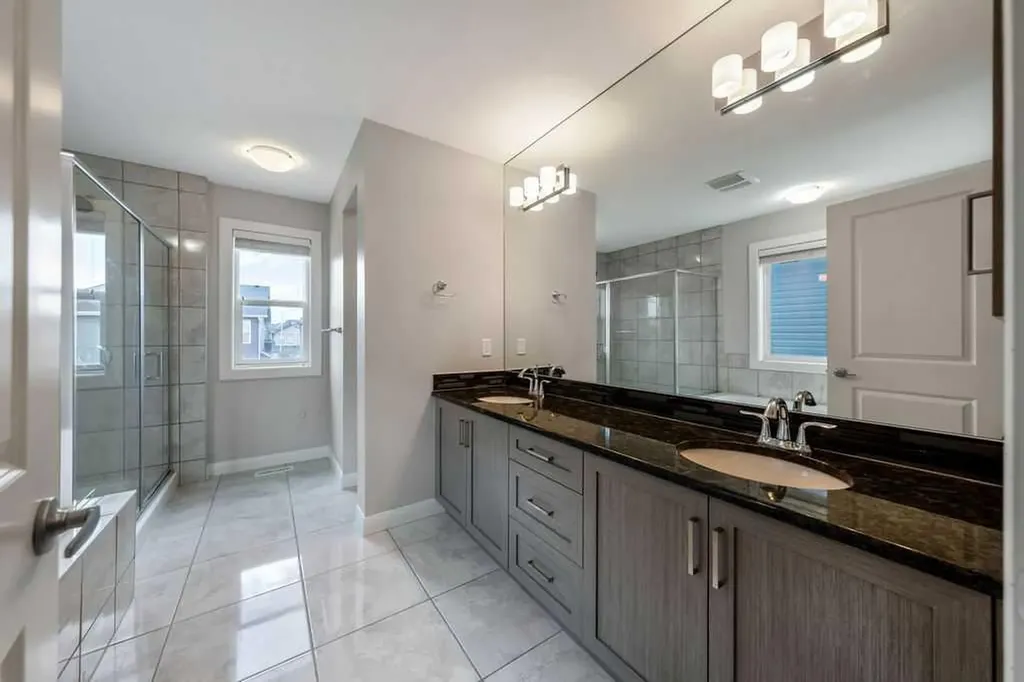 435 Evansglen Drive NW Calgary AB T3P 0P6