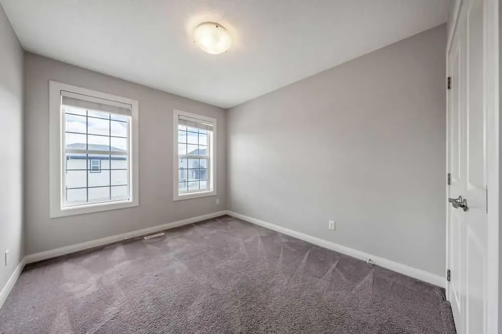435 Evansglen Drive NW Calgary AB T3P 0P6