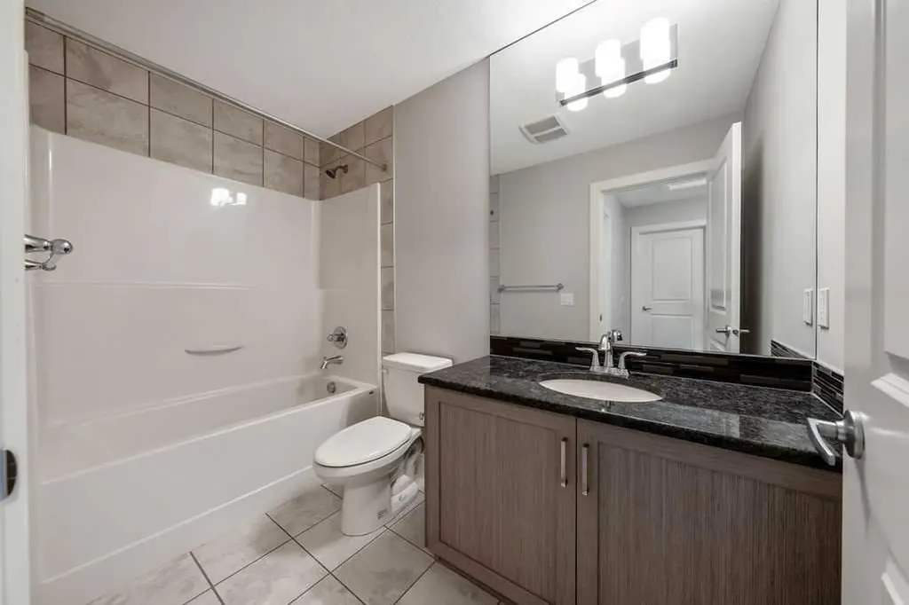 435 Evansglen Drive NW Calgary AB T3P 0P6