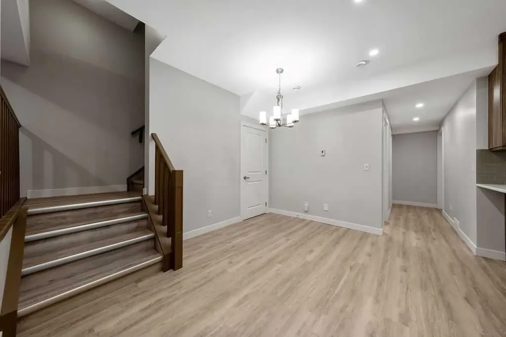 435 Evansglen Drive NW Calgary AB T3P 0P6