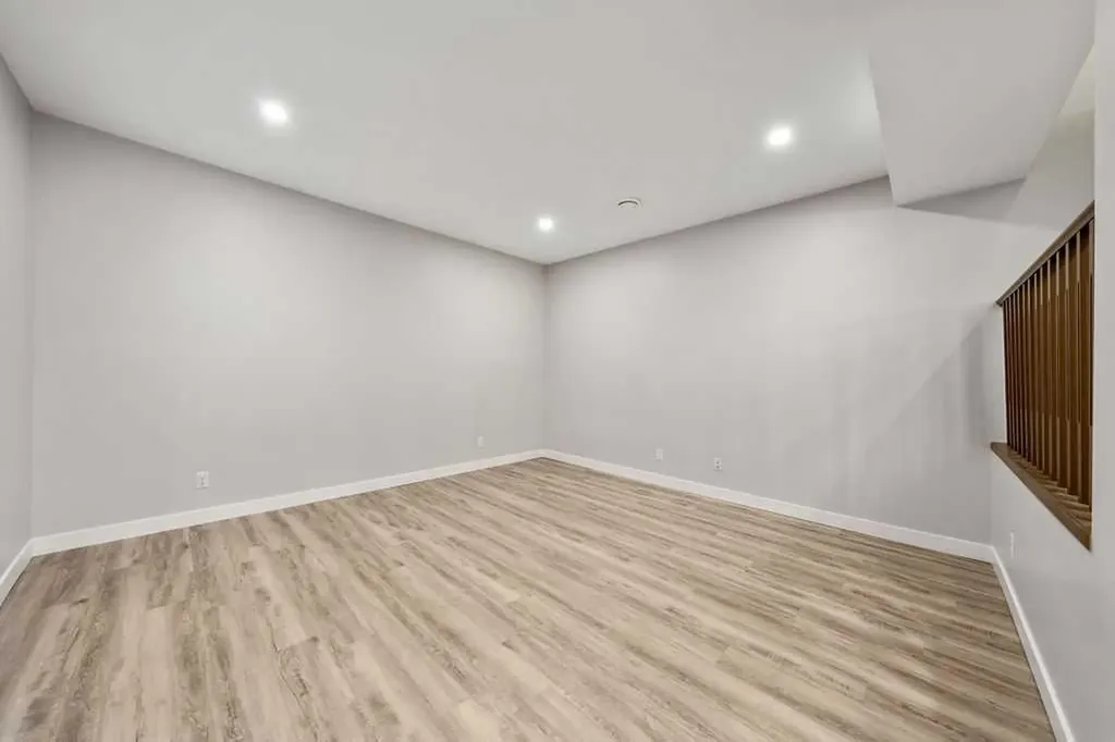 435 Evansglen Drive NW Calgary AB T3P 0P6