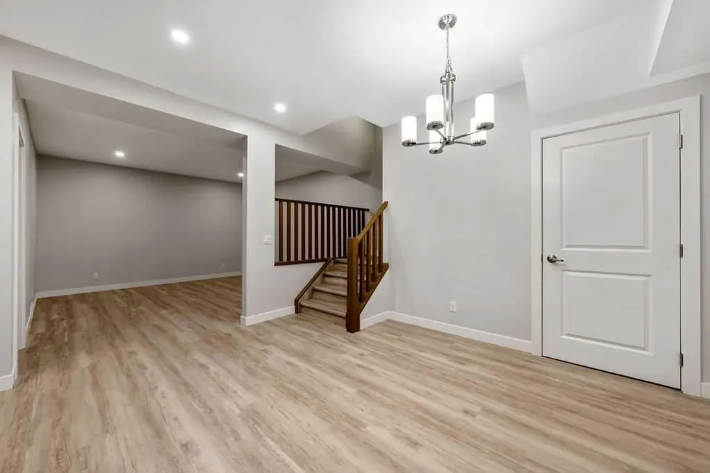 435 Evansglen Drive NW Calgary AB T3P 0P6