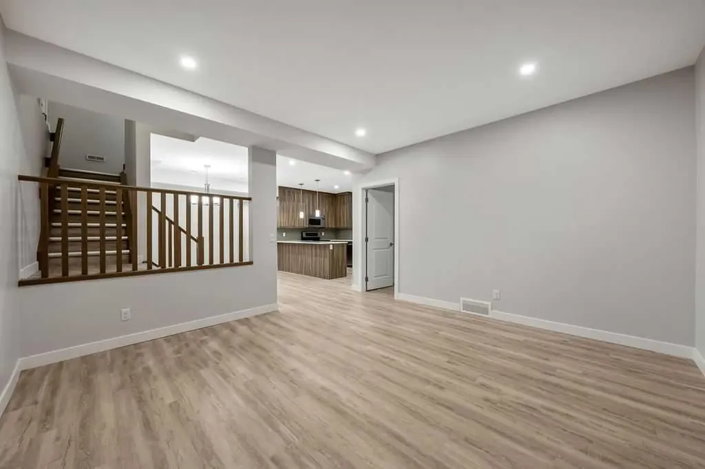 435 Evansglen Drive NW Calgary AB T3P 0P6