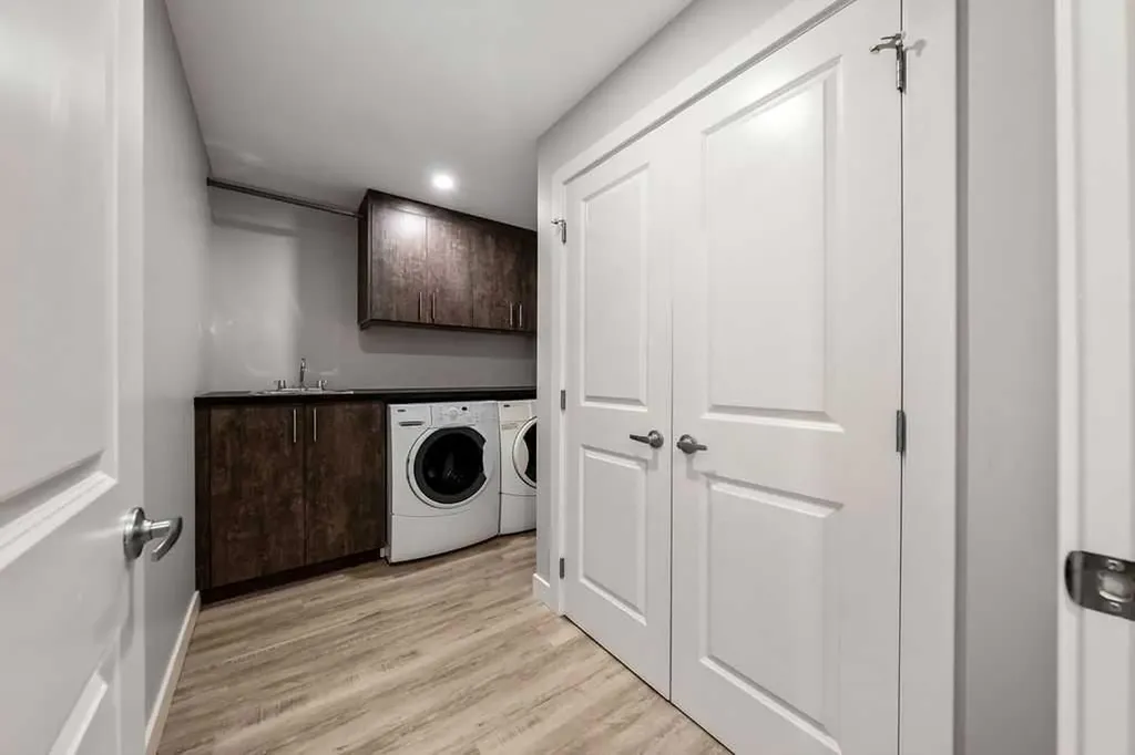 435 Evansglen Drive NW Calgary AB T3P 0P6