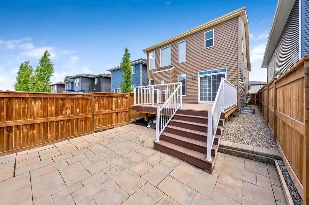 435 Evansglen Drive NW Calgary AB T3P 0P6