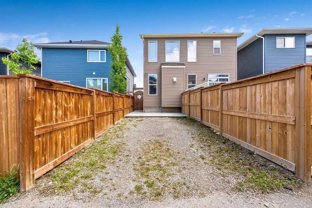 435 Evansglen Drive NW Calgary AB T3P 0P6