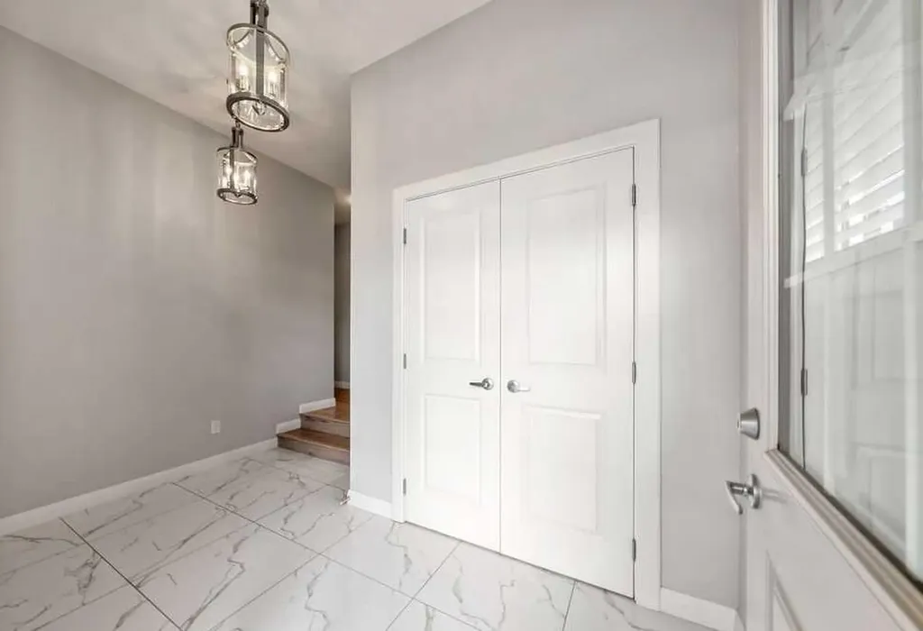 435 Evansglen Drive NW Calgary AB T3P 0P6