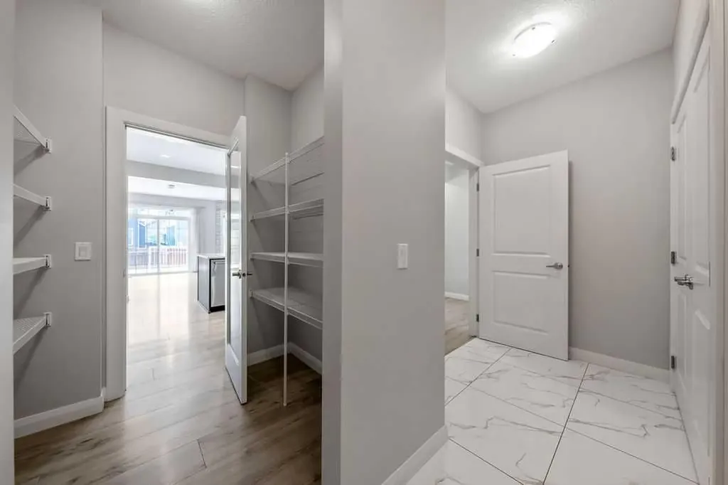 435 Evansglen Drive NW Calgary AB T3P 0P6