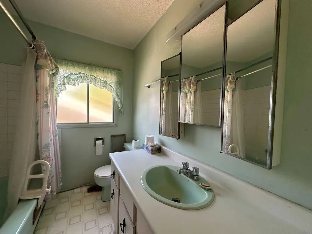 5406 54 Street Ponoka AB T4L 1L9