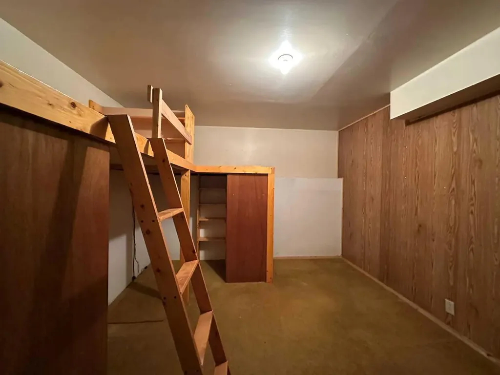 5406 54 Street Ponoka AB T4L 1L9