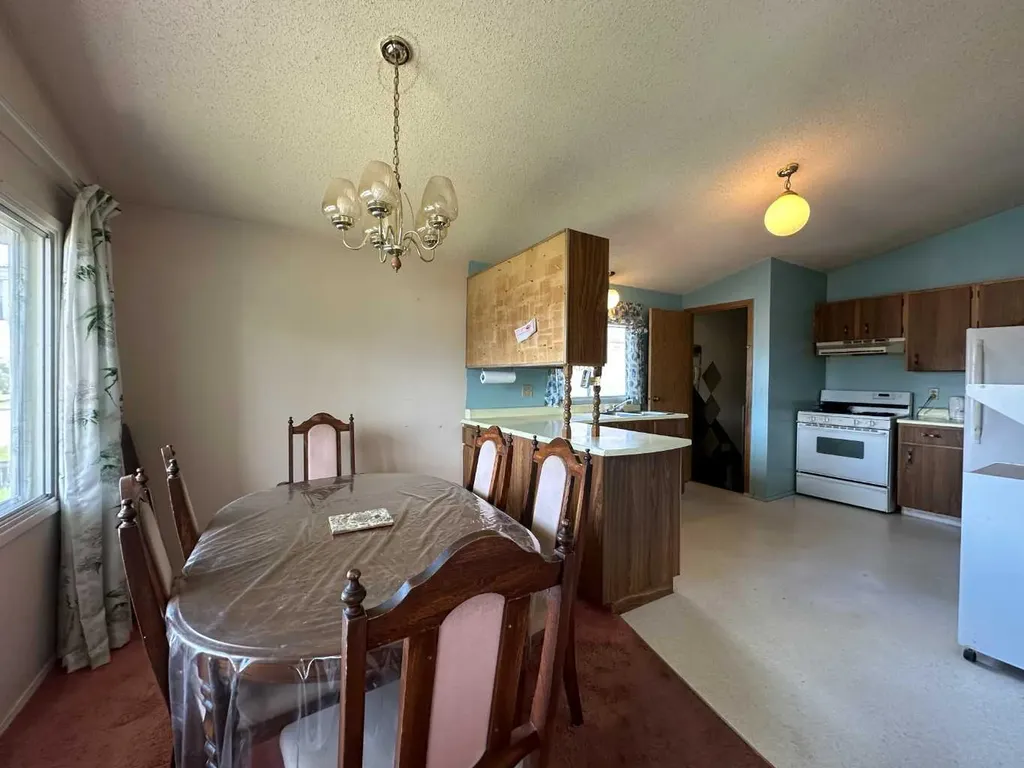5406 54 Street Ponoka AB T4L 1L9