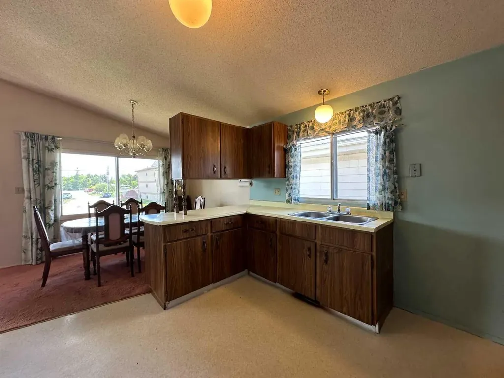 5406 54 Street Ponoka AB T4L 1L9