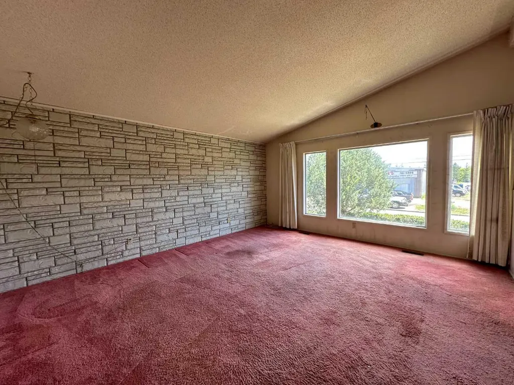 5406 54 Street Ponoka AB T4L 1L9