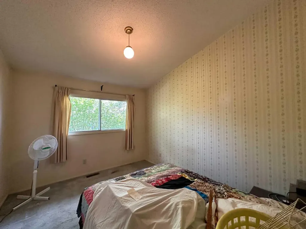 5406 54 Street Ponoka AB T4L 1L9