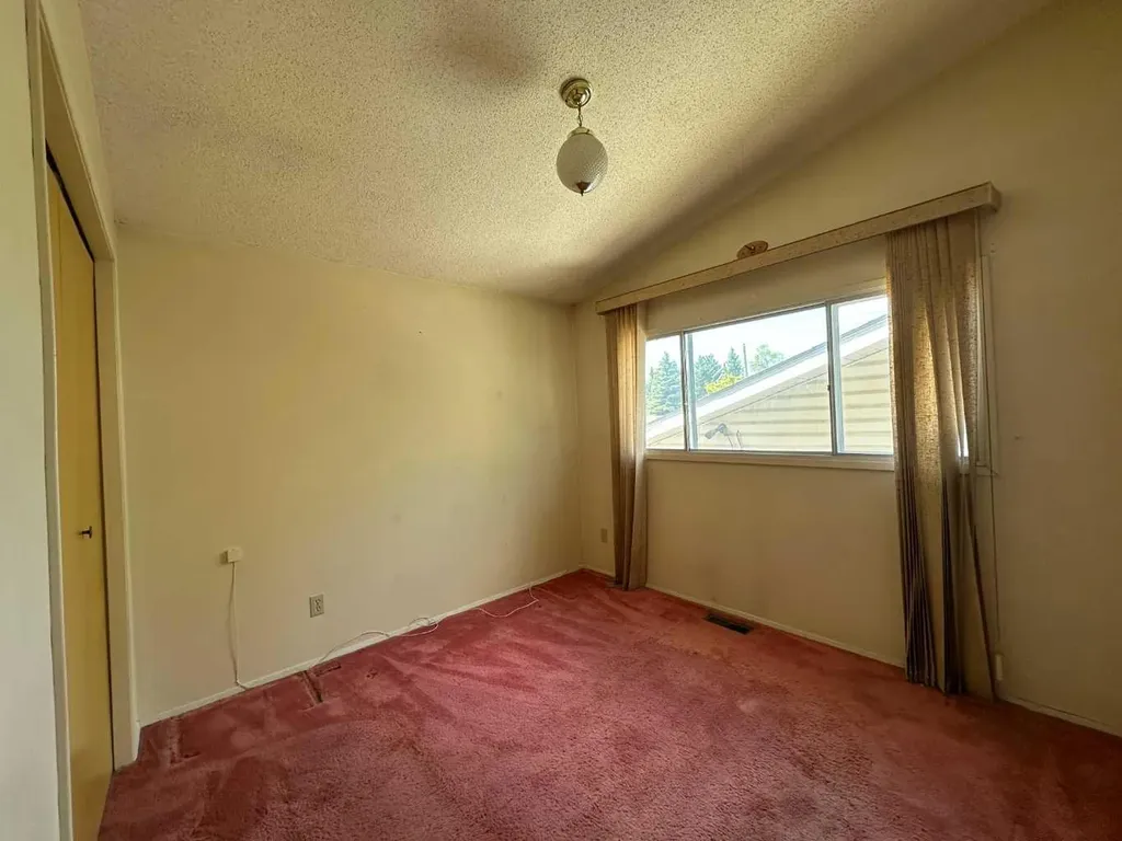5406 54 Street Ponoka AB T4L 1L9