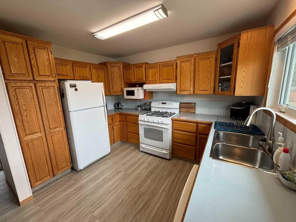 316 1 Street E Barnwell AB T0K 0B0