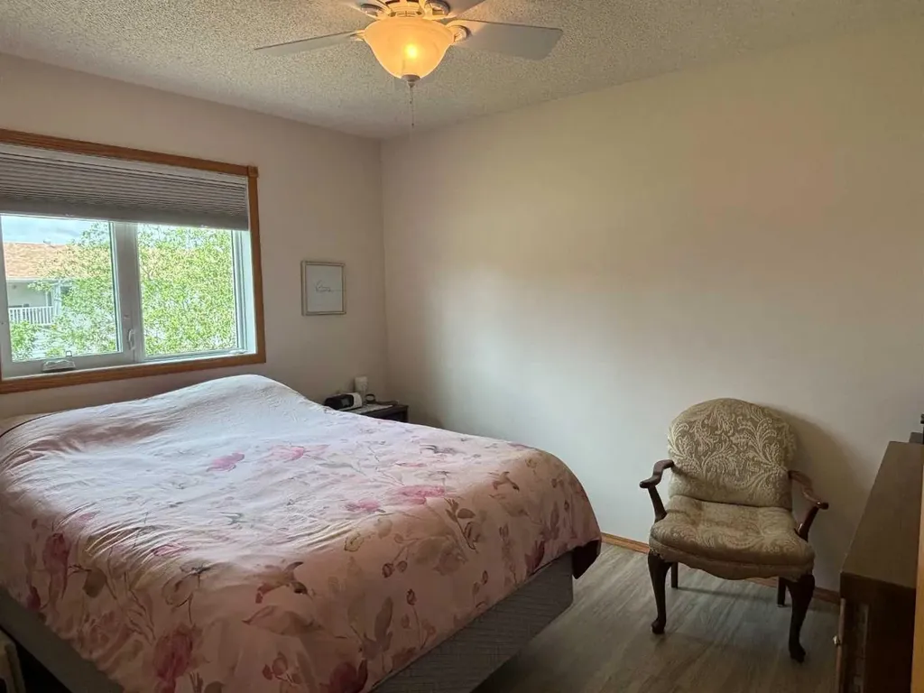 316 1 Street E Barnwell AB T0K 0B0