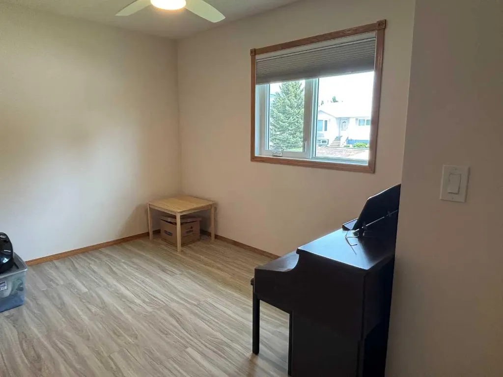 316 1 Street E Barnwell AB T0K 0B0