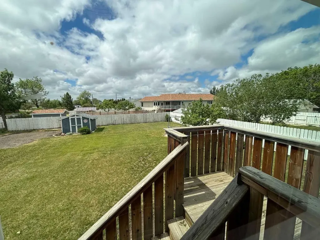 316 1 Street E Barnwell AB T0K 0B0