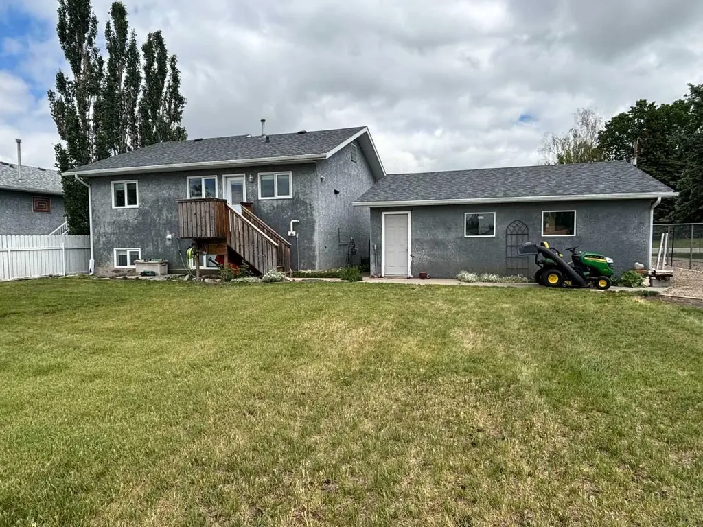 316 1 Street E Barnwell AB T0K 0B0