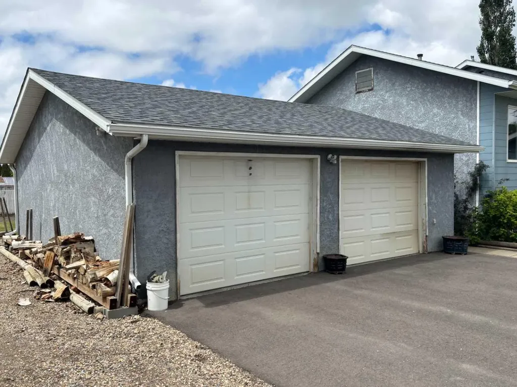 316 1 Street E Barnwell AB T0K 0B0