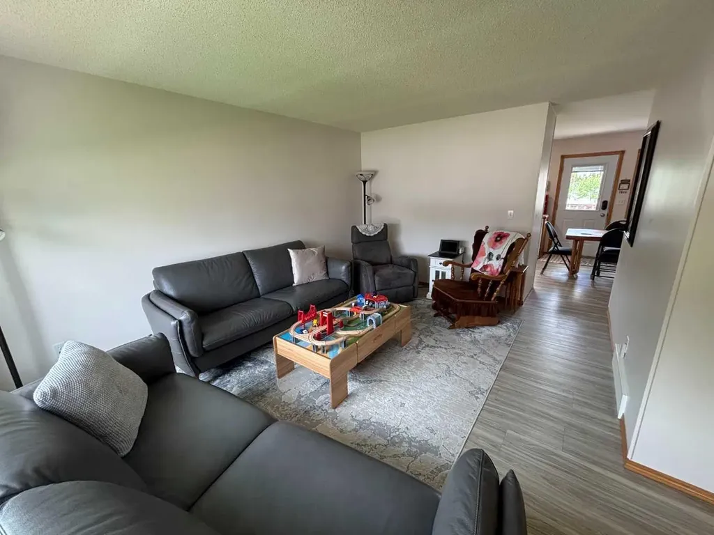 316 1 Street E Barnwell AB T0K 0B0