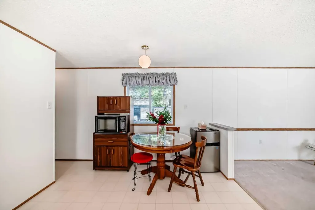 3223 83 Street NW Calgary AB T3B 5N7