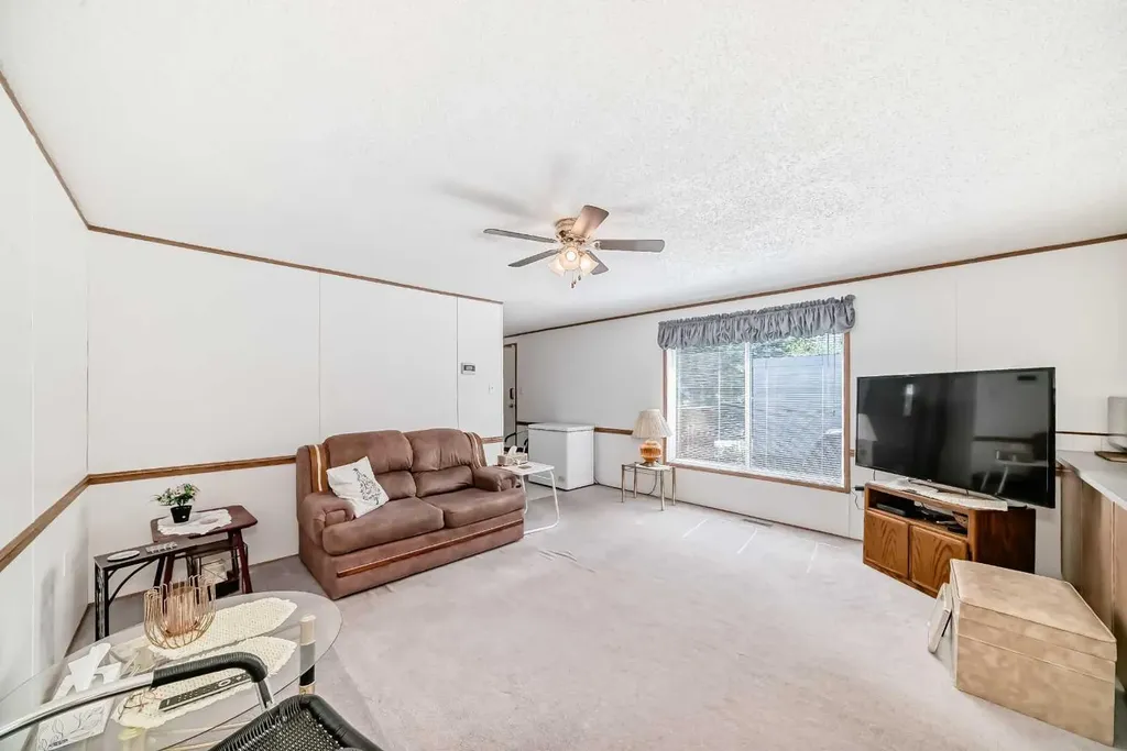 3223 83 Street NW Calgary AB T3B 5N7