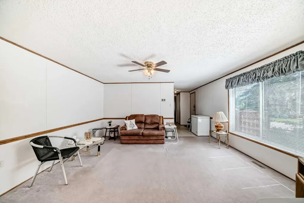 3223 83 Street NW Calgary AB T3B 5N7
