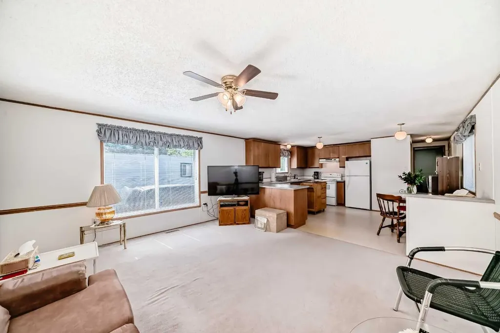 3223 83 Street NW Calgary AB T3B 5N7