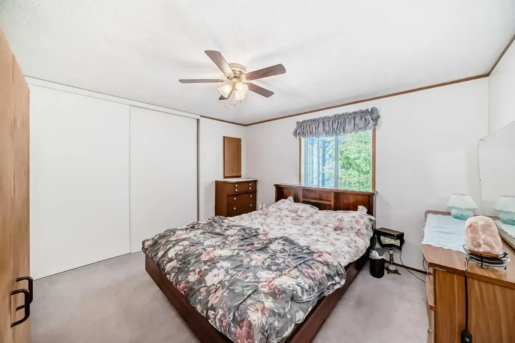 3223 83 Street NW Calgary AB T3B 5N7