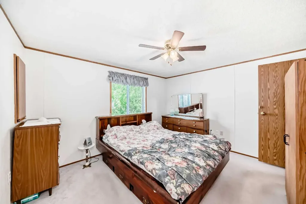3223 83 Street NW Calgary AB T3B 5N7