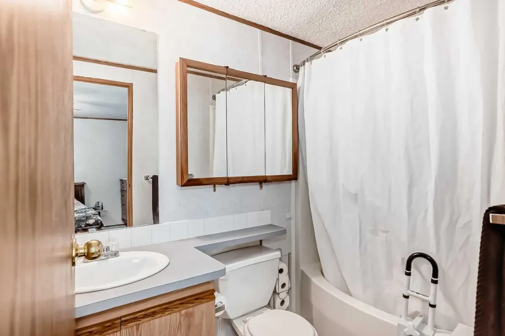 3223 83 Street NW Calgary AB T3B 5N7