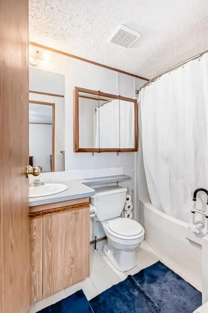 3223 83 Street NW Calgary AB T3B 5N7