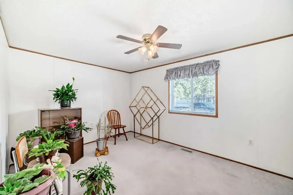 3223 83 Street NW Calgary AB T3B 5N7