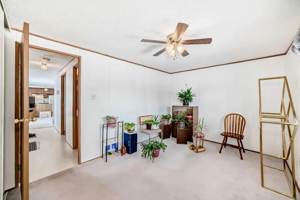 3223 83 Street NW Calgary AB T3B 5N7