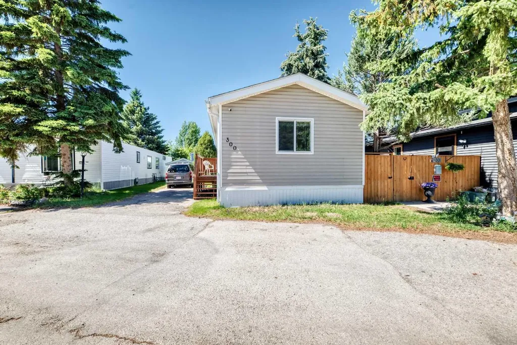 3223 83 Street NW Calgary AB T3B 5N7