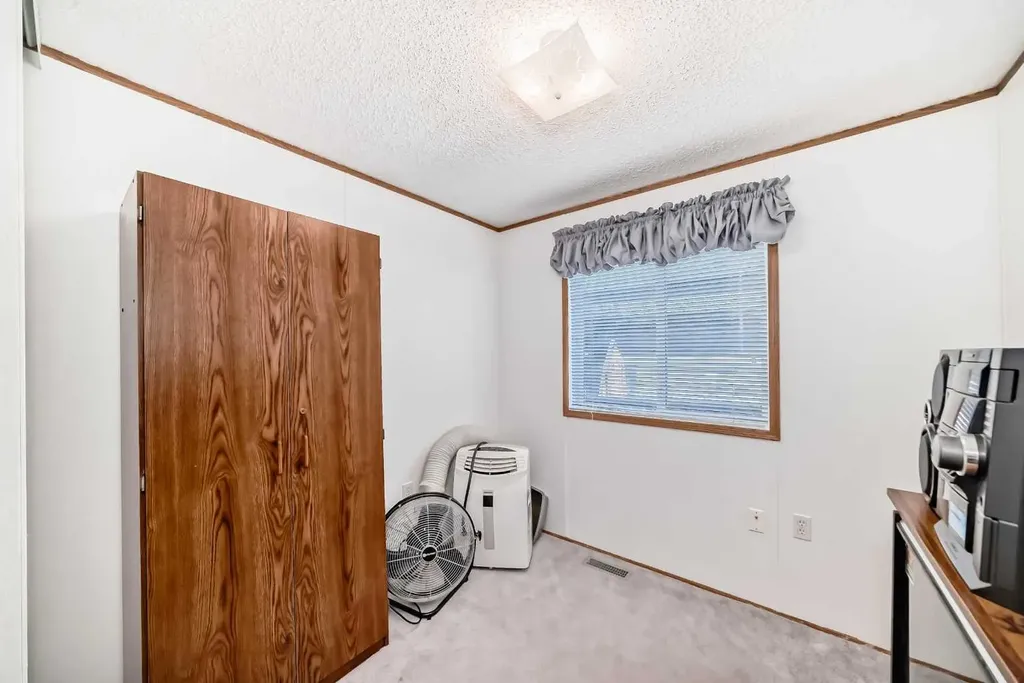 3223 83 Street NW Calgary AB T3B 5N7