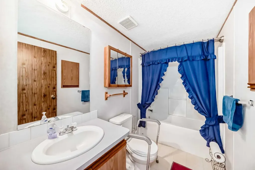 3223 83 Street NW Calgary AB T3B 5N7