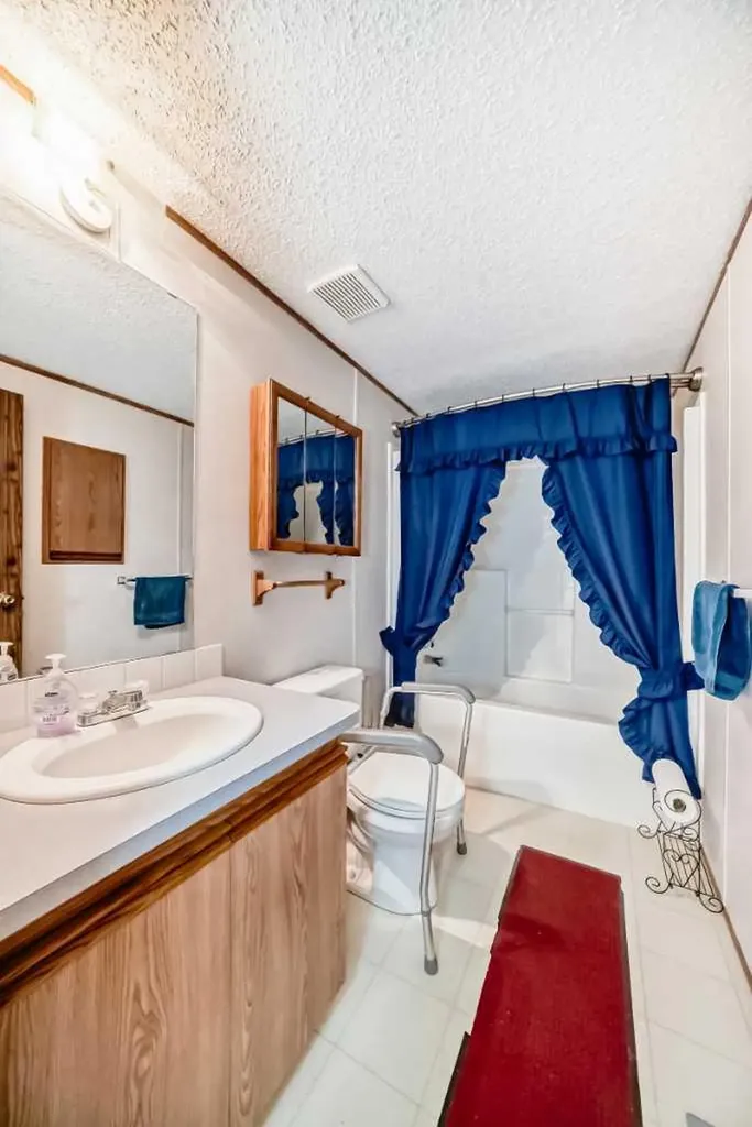 3223 83 Street NW Calgary AB T3B 5N7