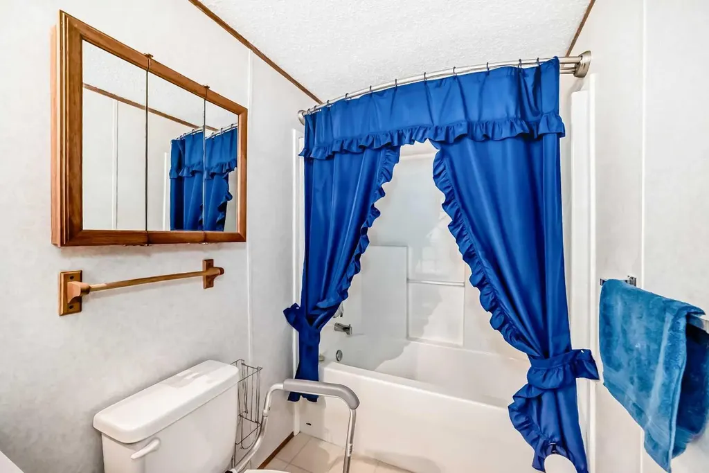 3223 83 Street NW Calgary AB T3B 5N7