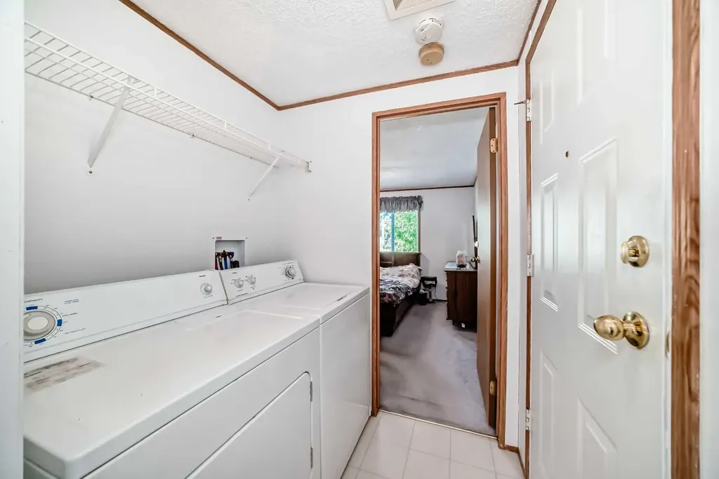 3223 83 Street NW Calgary AB T3B 5N7