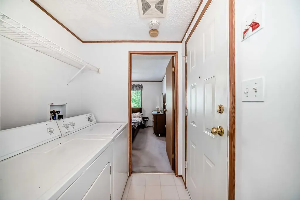 3223 83 Street NW Calgary AB T3B 5N7