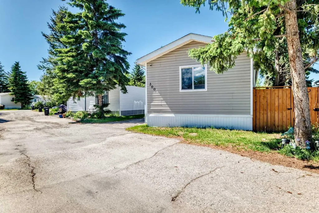 3223 83 Street NW Calgary AB T3B 5N7