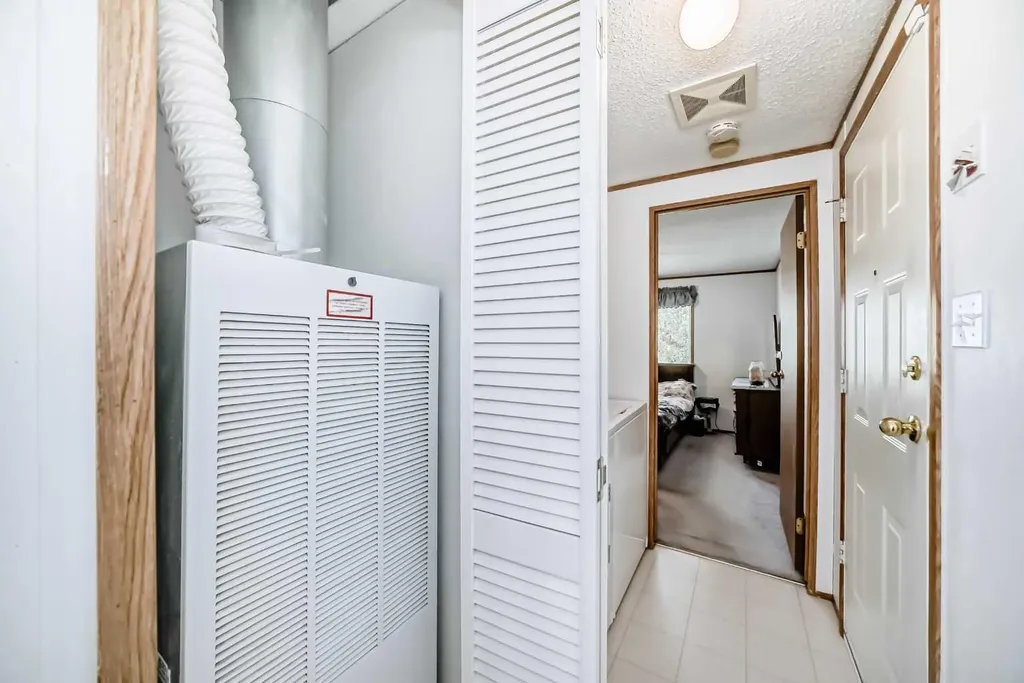 3223 83 Street NW Calgary AB T3B 5N7