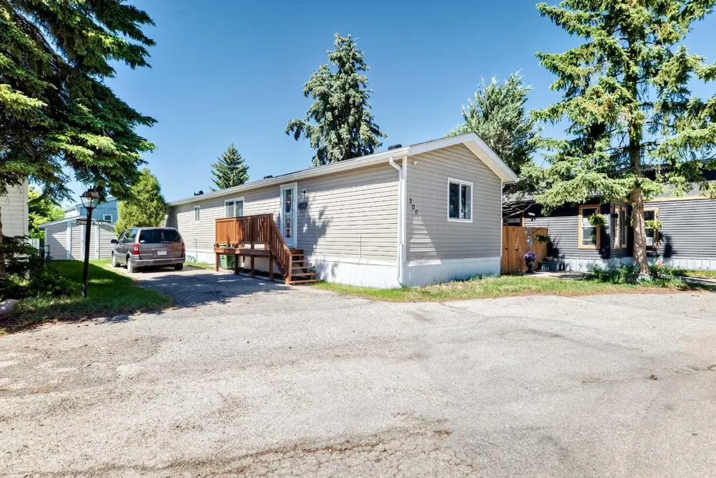 3223 83 Street NW Calgary AB T3B 5N7