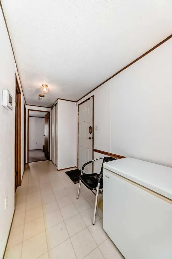 3223 83 Street NW Calgary AB T3B 5N7